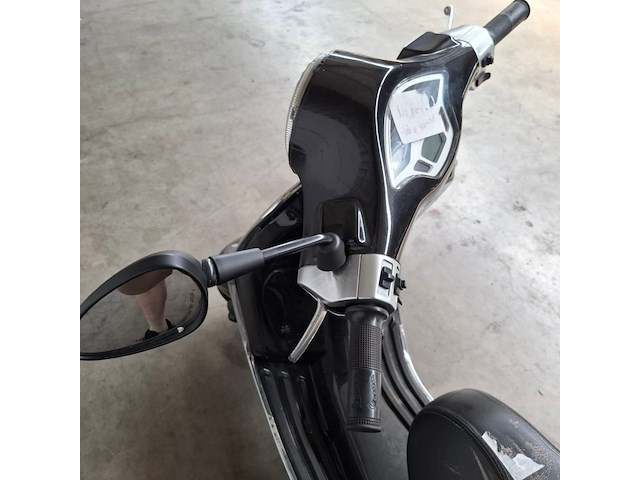 Bromscooter, piaggio, vespa primavera, 2015 - afbeelding 11 van  25