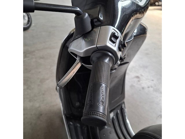 Bromscooter, piaggio, vespa primavera, 2015 - afbeelding 13 van  25