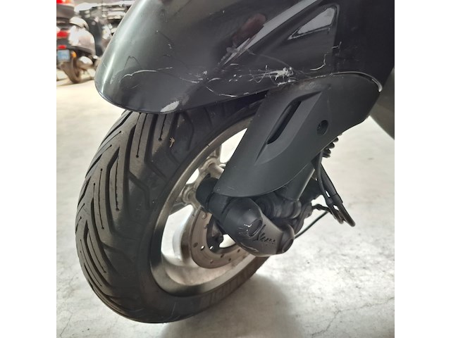 Bromscooter, piaggio, vespa primavera, 2015 - afbeelding 16 van  25