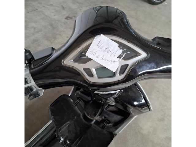 Bromscooter, piaggio, vespa primavera, 2015 - afbeelding 23 van  25
