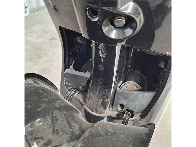 Bromscooter, piaggio, vespa primavera, 2015 - afbeelding 25 van  25