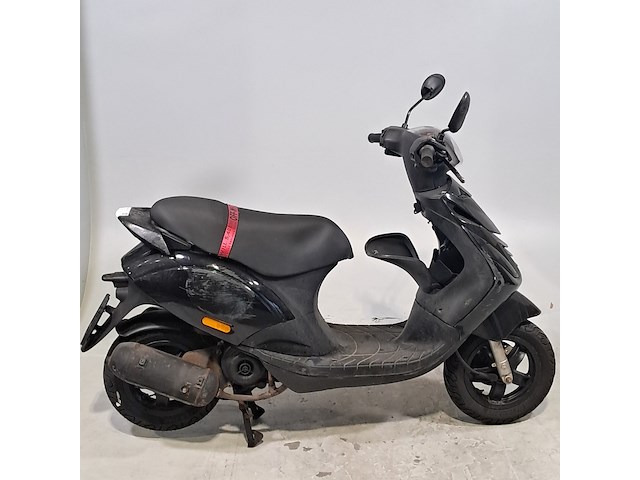 Bromscooter, piaggio, zip, 2019 - afbeelding 1 van  16