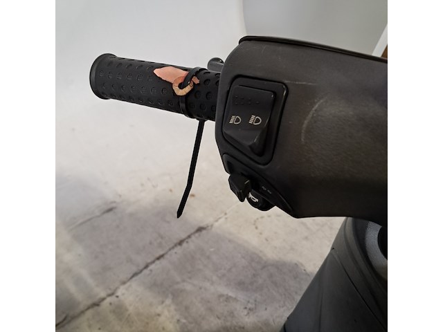 Bromscooter, piaggio, zip, 2022 - afbeelding 12 van  15