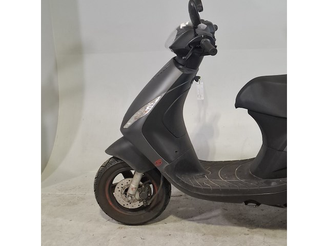 Bromscooter, piaggio, zip, 2024 - afbeelding 8 van  17