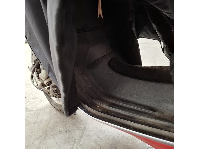 Bromscooter, vespa, primavera , 2015 - afbeelding 13 van  27
