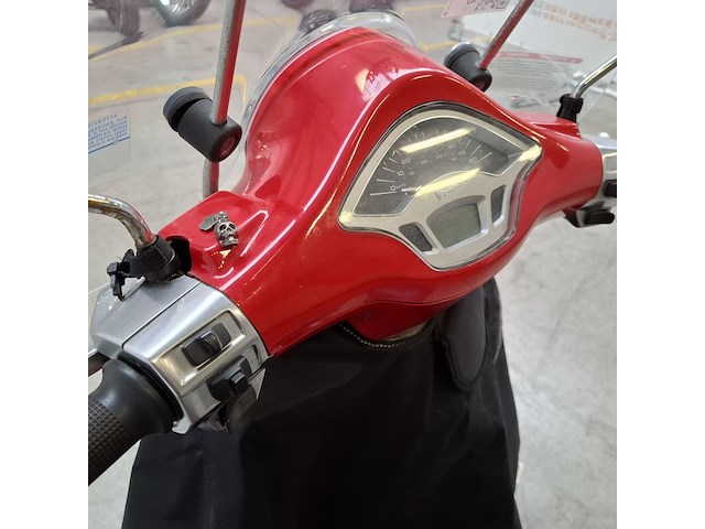 Bromscooter, vespa, primavera , 2015 - afbeelding 14 van  27