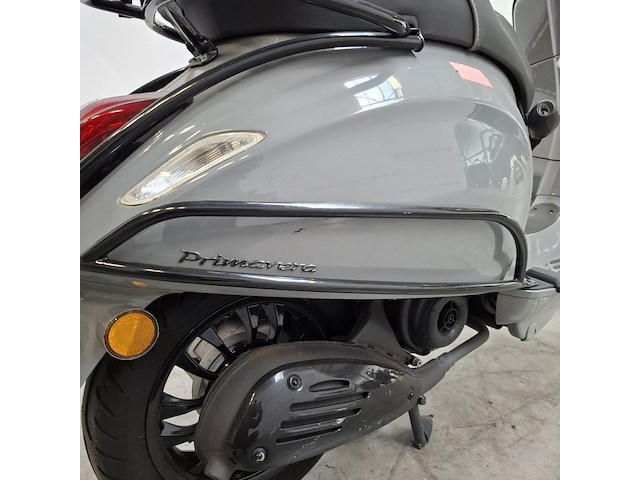 Bromscooter, vespa, primavera , 2017 - afbeelding 8 van  26