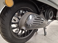Bromscooter, vespa, primavera , 2017 - afbeelding 9 van  26