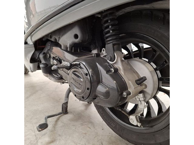 Bromscooter, vespa, primavera , 2017 - afbeelding 11 van  26