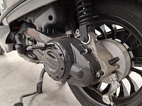 Bromscooter, vespa, primavera , 2017 - afbeelding 11 van  26