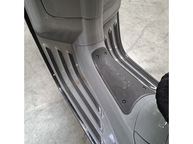 Bromscooter, vespa, primavera , 2017 - afbeelding 13 van  26