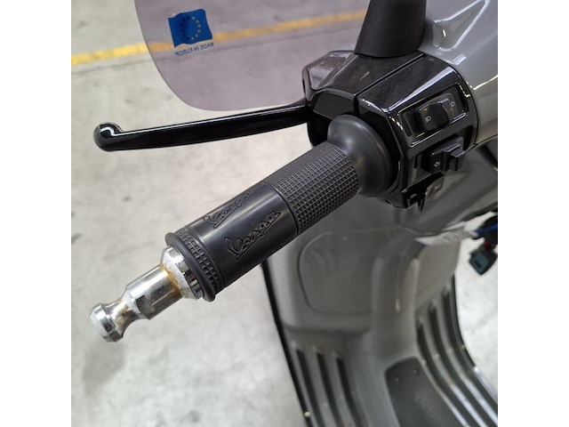Bromscooter, vespa, primavera , 2017 - afbeelding 14 van  26