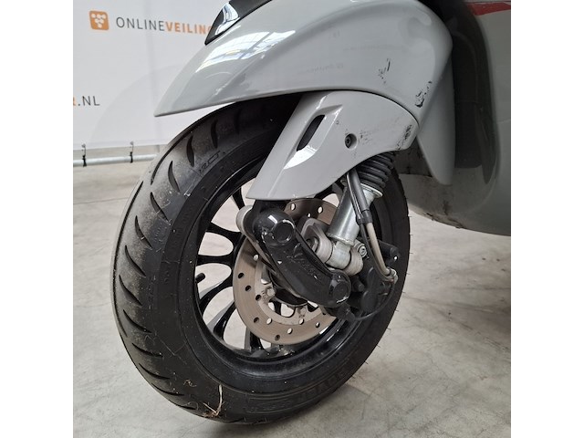 Bromscooter, vespa, primavera , 2017 - afbeelding 17 van  26