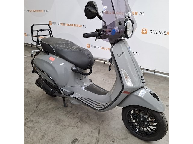 Bromscooter, vespa, primavera , 2017 - afbeelding 12 van  26