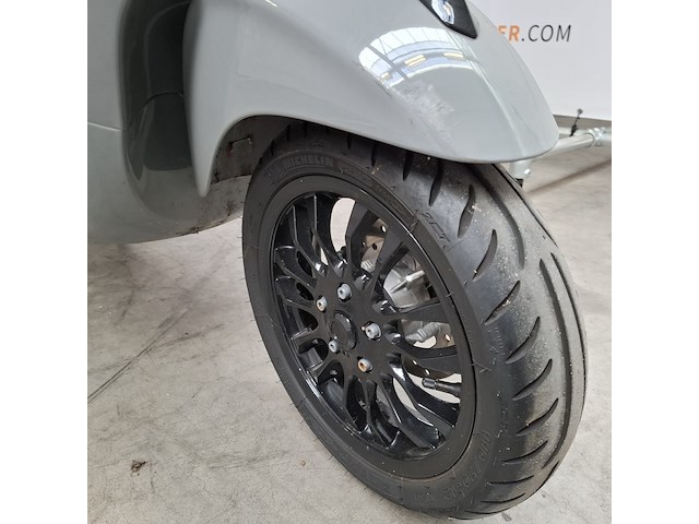 Bromscooter, vespa, primavera , 2017 - afbeelding 22 van  26