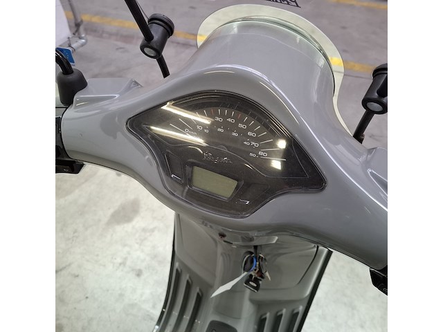 Bromscooter, vespa, primavera , 2017 - afbeelding 23 van  26