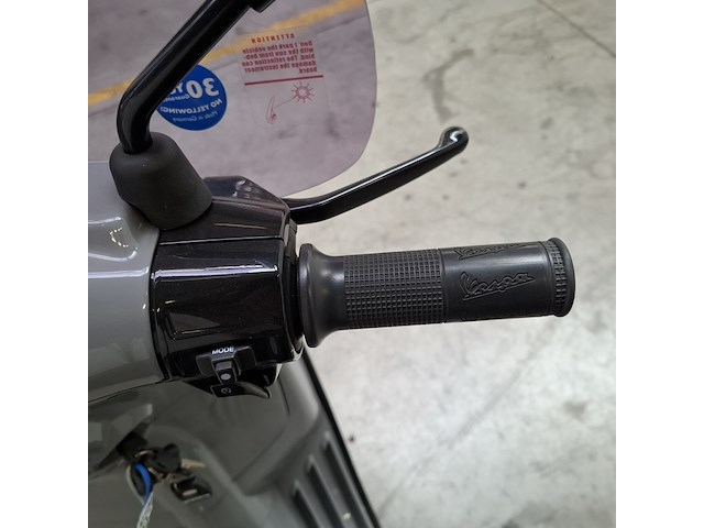 Bromscooter, vespa, primavera , 2017 - afbeelding 24 van  26