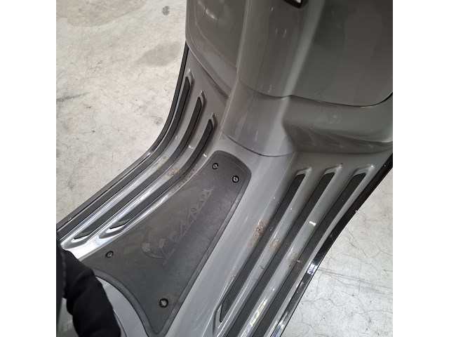 Bromscooter, vespa, primavera , 2017 - afbeelding 26 van  26