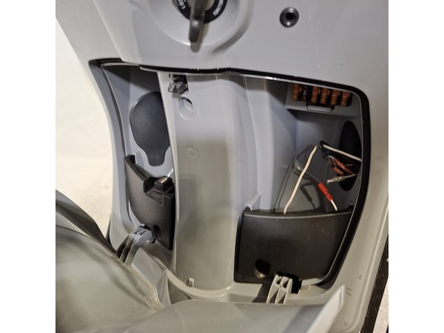 Bromscooter, vespa, sprint 4t, 2017 - afbeelding 9 van  17