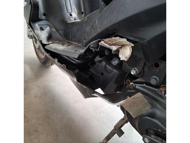 Bromscooter, yamaha, aerox r, 2011 - afbeelding 10 van  26
