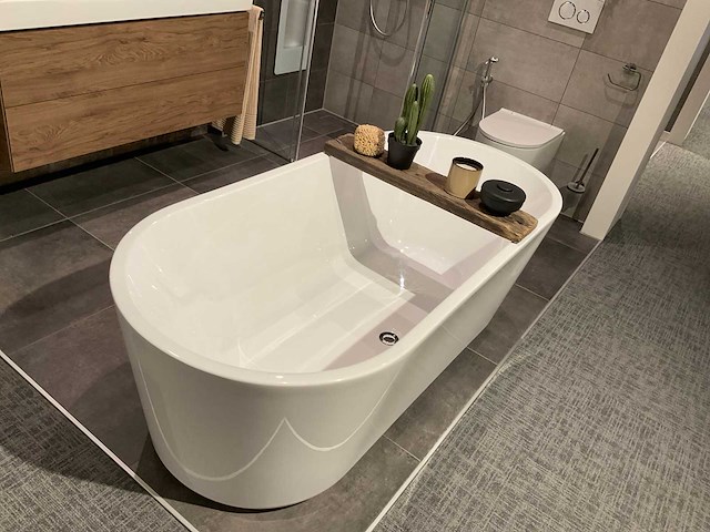 Bron vrijstaand bad - afbeelding 2 van  4