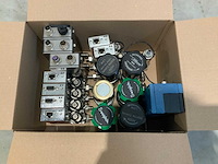 Bronckhorst - swagelok - tescom - debiet meters en regelaars (16x) - afbeelding 1 van  3