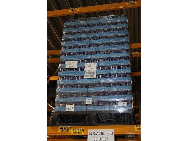 Bronwater sourcy. 120 trays a 24 blikken. totaal 2880 blikken. tht 5-26. bod is inclusief 432 euro statiege... - afbeelding 2 van  2