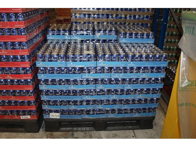 Bronwater sourcy. 65 trays a 24 blikken. totaal 1560 blikken. tht 4-26. bod is inclusief 234 euro statiegel... - afbeelding 1 van  2