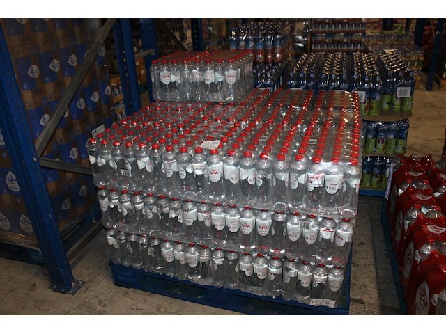 Bronwater spa rood intense. 38 packs a 24 x 0,5l. 912 flessen. bod is inclusief 136,80 euro statiegeldwaard... - afbeelding 1 van  2