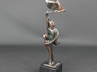 Bronzen beeld ammerlaan?. op marmeren basement - afbeelding 1 van  5