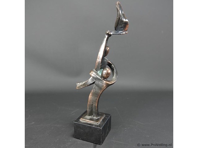 Bronzen beeld ammerlaan?. op marmeren basement - afbeelding 2 van  5