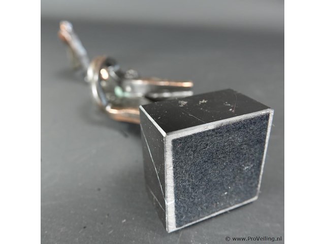 Bronzen beeld ammerlaan?. op marmeren basement - afbeelding 5 van  5