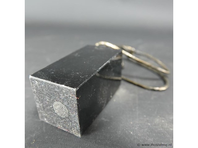 Bronzen beeld corry ammerlaan "obstakels overwinnen" - afbeelding 5 van  5