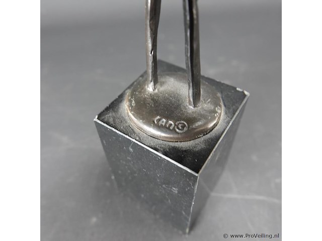 Bronzen beeld corry ammerlaan - afbeelding 3 van  5