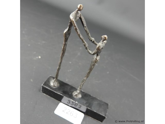 Bronzen beeld corry ammerlaan - afbeelding 2 van  5