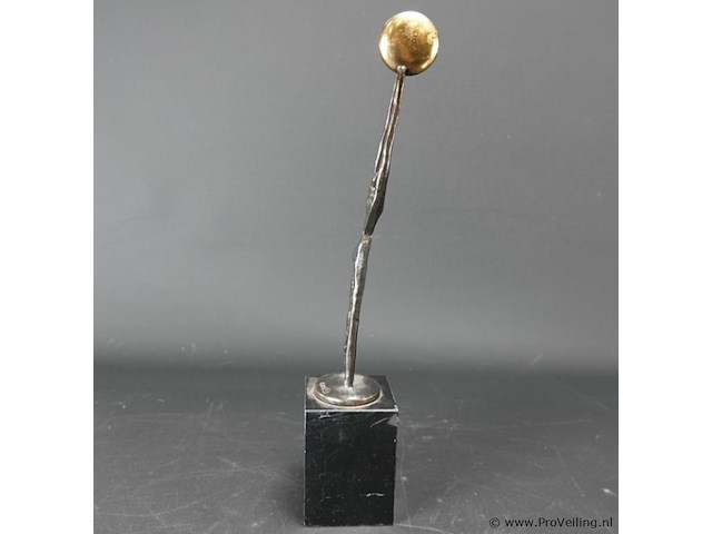 Bronzen beeld corry ammerlaan - afbeelding 2 van  5