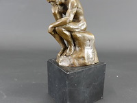 Bronzen beeld de denker naar rodin