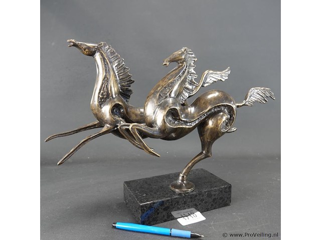 Bronzen beeld flying horses - afbeelding 1 van  5