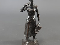 Bronzen beeld mariken van nieumeghen - afbeelding 1 van  5