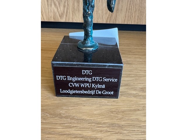 Bronzen beeld op sokkel - afbeelding 3 van  3