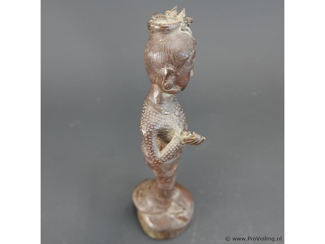 Bronzen beeld van een balinese danseres - afbeelding 4 van  5