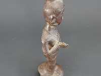 Bronzen beeld van een balinese danseres - afbeelding 4 van  5