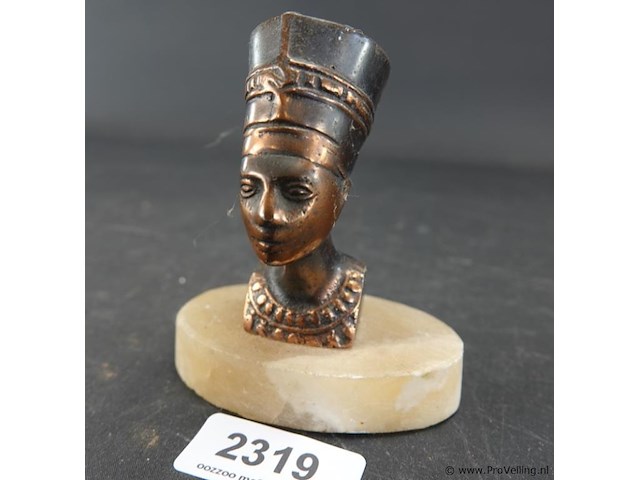 Bronzen buste egyptische koningin nefertiti. - afbeelding 1 van  5