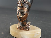 Bronzen buste egyptische koningin nefertiti. - afbeelding 1 van  5