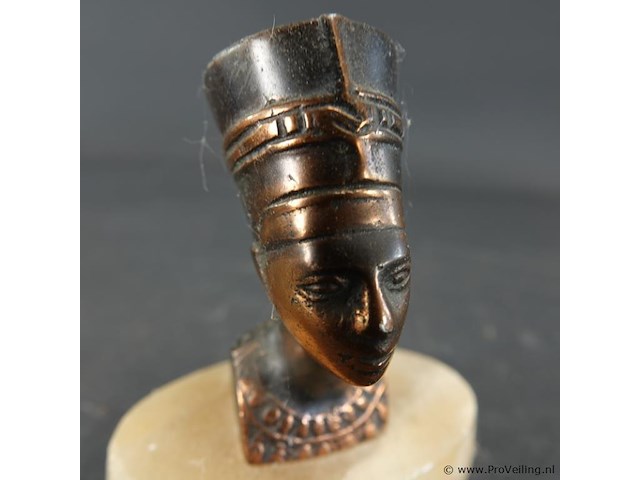 Bronzen buste egyptische koningin nefertiti. - afbeelding 4 van  5