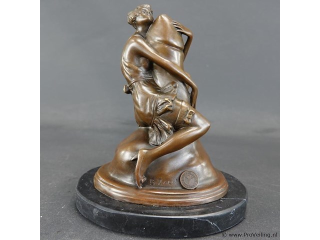 Bronzen erotisch kunstwerk getiteld "the hugger", naar art deco beeldhouwer bruno zach. - afbeelding 2 van  5