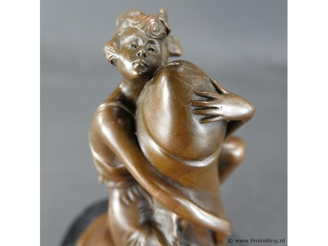 Bronzen erotisch kunstwerk getiteld "the hugger", naar art deco beeldhouwer bruno zach. - afbeelding 5 van  5