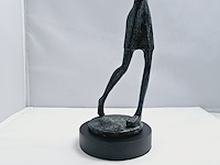 Bronzen figurine vrouwelijke golfer - afbeelding 4 van  5