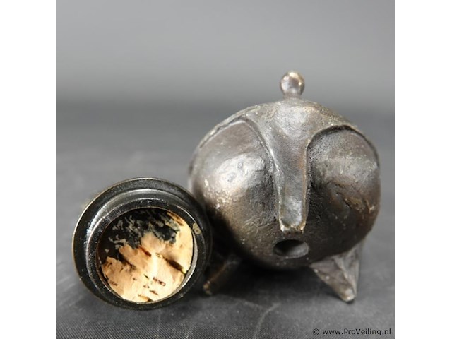 Bronzen flessenstop en bronzen schaaltje - afbeelding 5 van  5