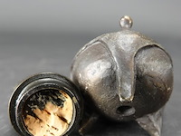 Bronzen flessenstop en bronzen schaaltje - afbeelding 5 van  5